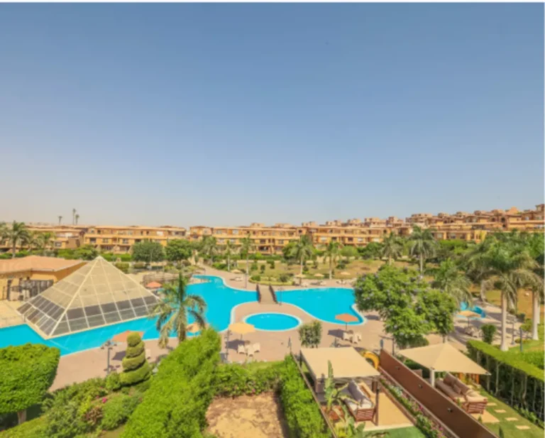 Pyramids Walk in 6th of October City by Wadi Degla Developments في 6th of October City