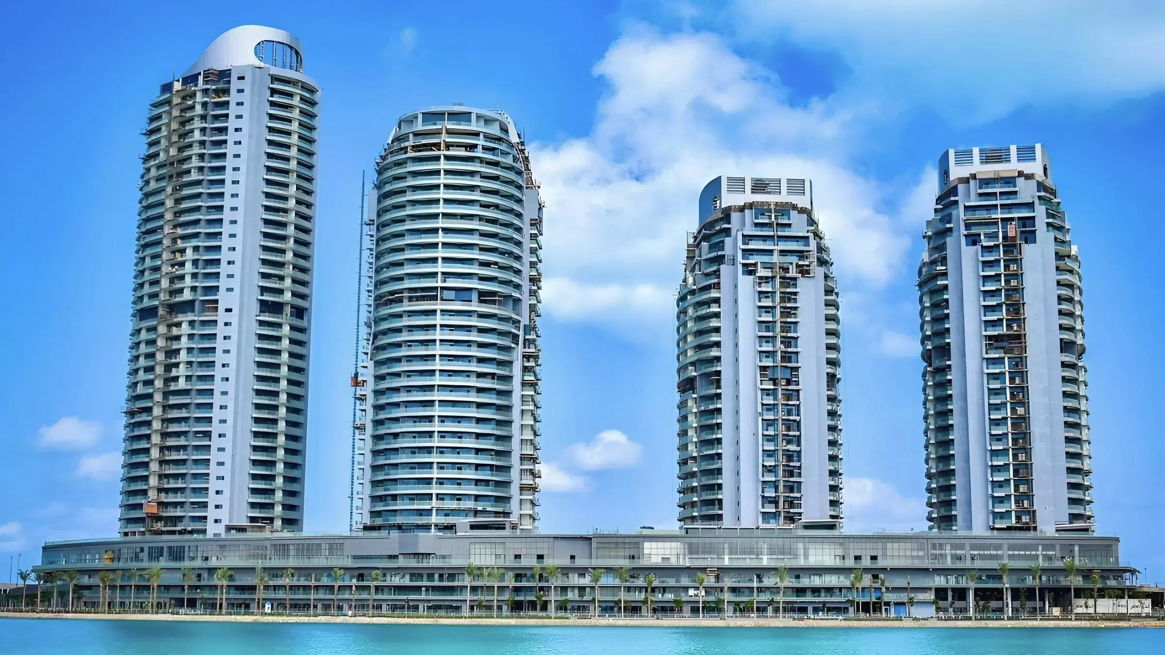 Beachfront Towers في North Coast